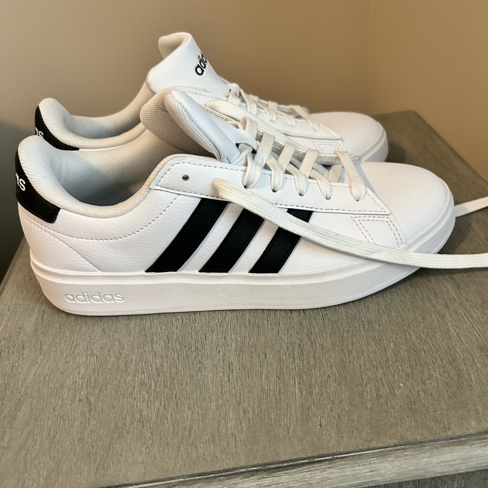 Adidas Grand Court Cloudfoam White Sneakers Black Stripes Size 6 New without Box - Picture 3 of 8